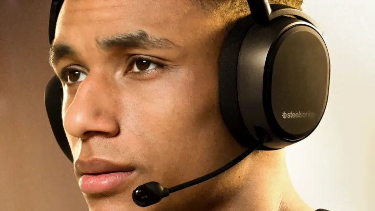 SteelSeries Arctis 9 wireless gaming headset has 2.4 GHz wireless connectivity-0